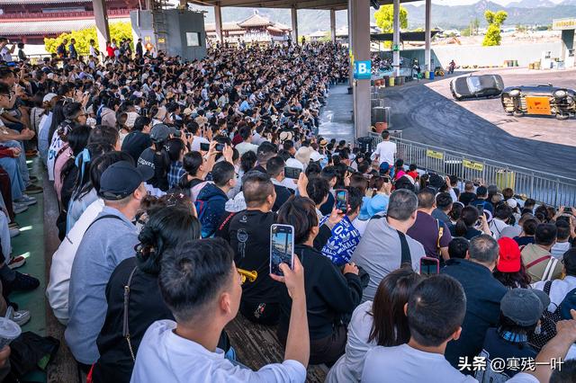 又是象山影视城！五一假期首日人气爆表，再现人山人海盛况