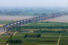 新开黄河大桥刷新建设“进度条”，1800余人五一坚守工地图片