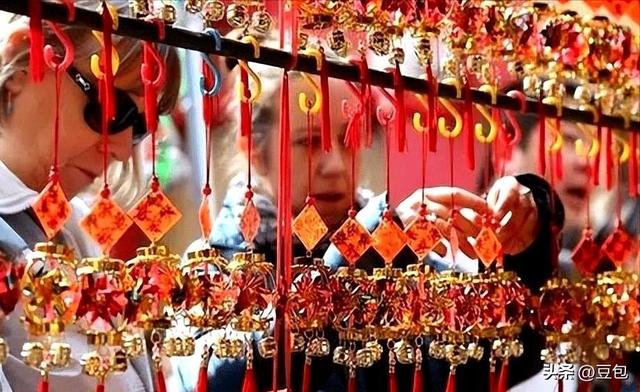 大量外国游客到访北京，拿着旅游签证却不去任何景区，那来干啥？