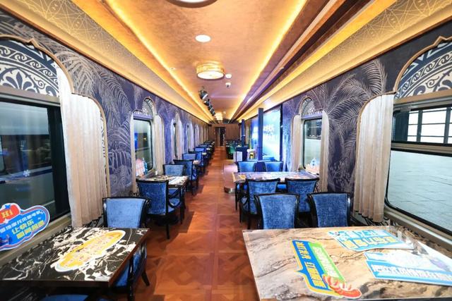“哈尔滨”的移动城堡 尽享奢华！有观景天窗的豪华专列！