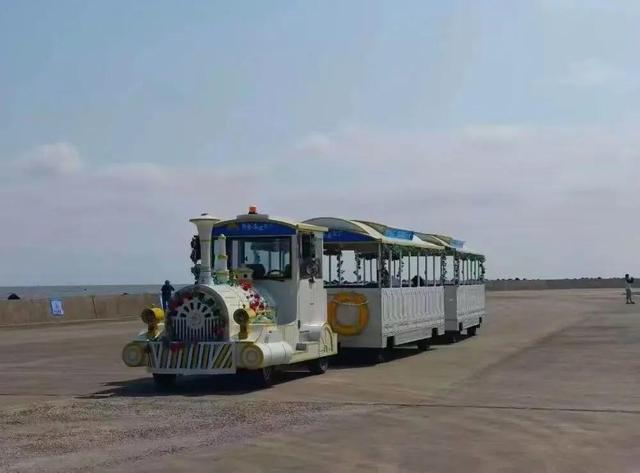 痛心：4人遇难	，3人来自上海！官方深夜通报“观光小火车坠海	”：相关责任人已被警方控制