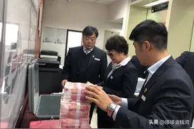 银行内部其实没有钱？每天来回的武装押运，究竟是将钱送到哪里？图片