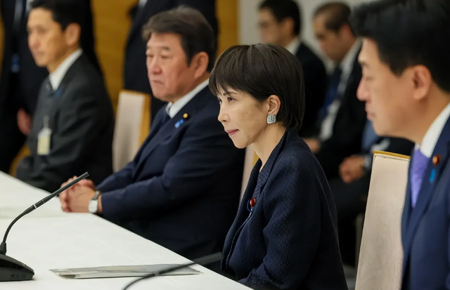 特朗普刚挂电话，高市早苗通告全球，中方出兵条件已确认