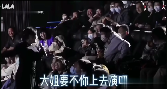 刚爆红，就官宣离婚，她终于不装了