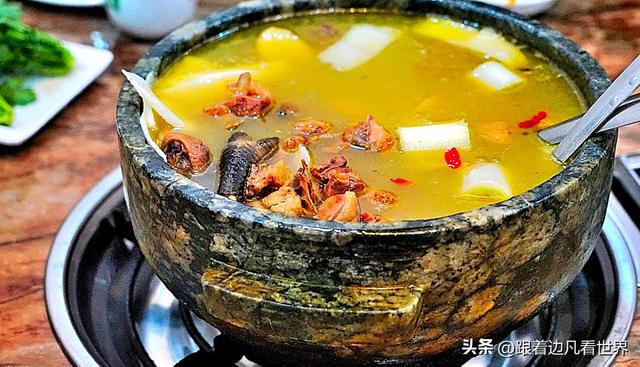 《八进西藏》空中俯瞰林海牧歌里，藏着鲁朗的宁静