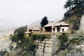 80年前的五台山，寺院林立佛塔摩天，只见僧人不见游客图片