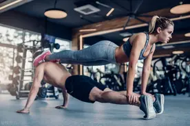 不去健身房，7个居家动作练遍全身肌肉，打造紧实身材图片