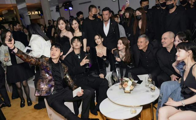 不到24小时，央视2次点名于和伟，释放3大信号	，内娱的风向变了