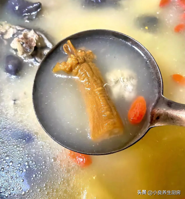 花胶红枣炖乌鸡汤 2026年花胶红枣炖乌鸡汤的做法