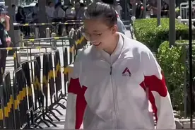 还得是北京！人大附中女孩走出考场冲上热搜，网友：厅里厅气图片