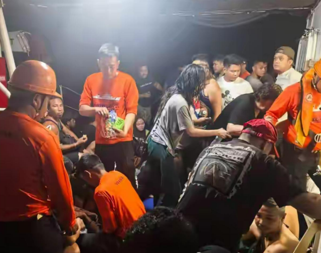 中国也救不了了，菲律宾货轮倾覆3天后，同一时间点又翻了一艘