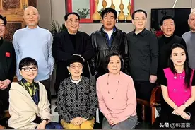 姜昆陈佩斯等人聚会，殷秀梅难得现身，朱时茂活泼，现场气氛热闹图片