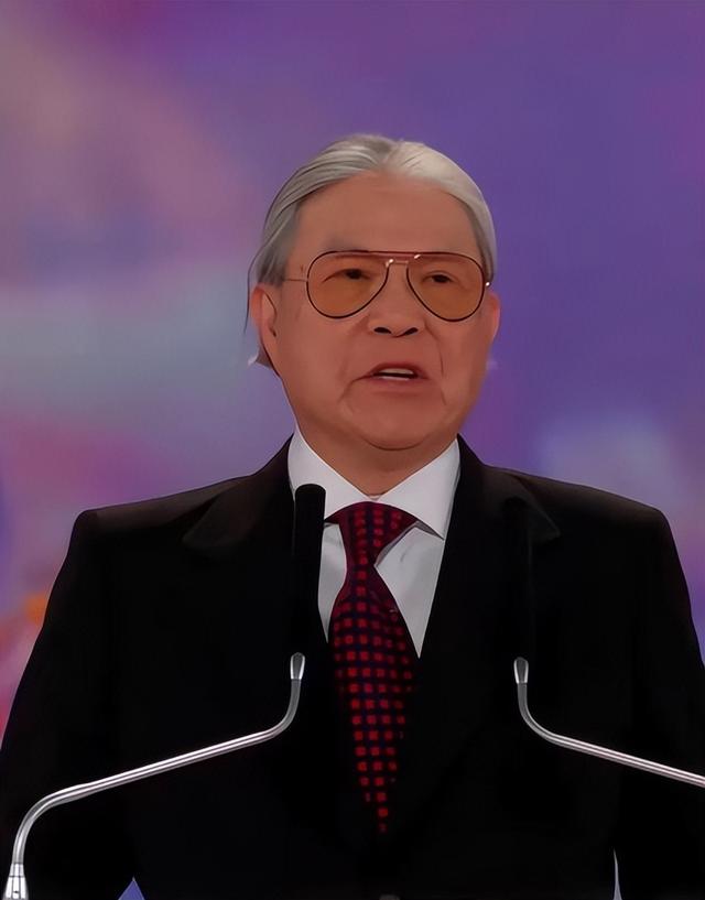 郭晶晶没想到，离过年不到俩月，79岁公公霍震霆，再次给霍家长脸