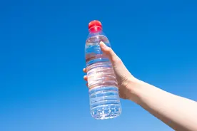 溴酸盐疑云再起：农夫山泉、百岁山硬刚港消委图片