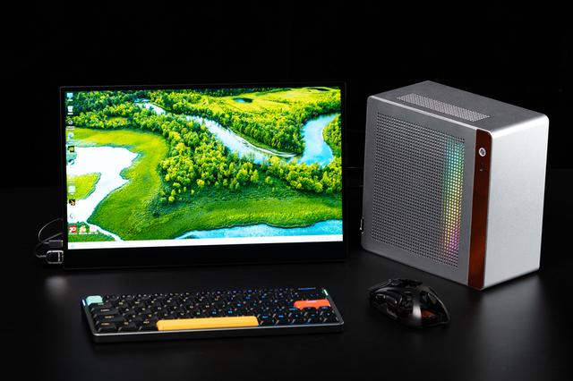 英特尔酷睿Ultra5 230F+铭瑄挑战者H810ITX+乔思伯NV10装机分享！