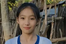 2020年，老挝女孩一笑走红，父亲：以后想娶她，要2辆本田摩托车图片