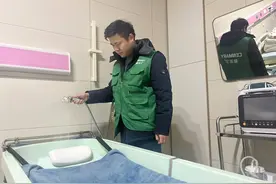 浴缸可拆卸、可升降、可移动，智慧助浴间长这样图片