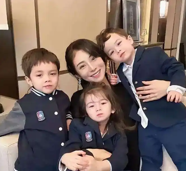 “买英国精子生三胞胎”的山东女人，7年后现状曝光：她后悔没？