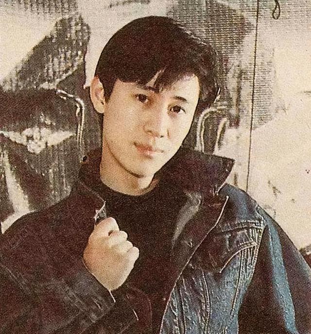 卖豪宅，住养老院，喝12元饮料，14次登上春晚的解晓东还好吗？