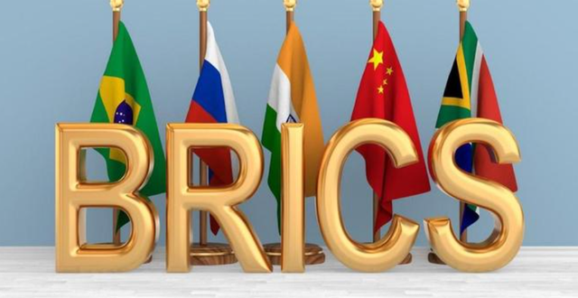 三大反华法案通过！特朗普言“解散金砖”！中一招打到美“七寸”
