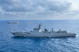 两岸军舰台海对峙，解放军霸气喊话：不存在24海里线，信号不一般图片