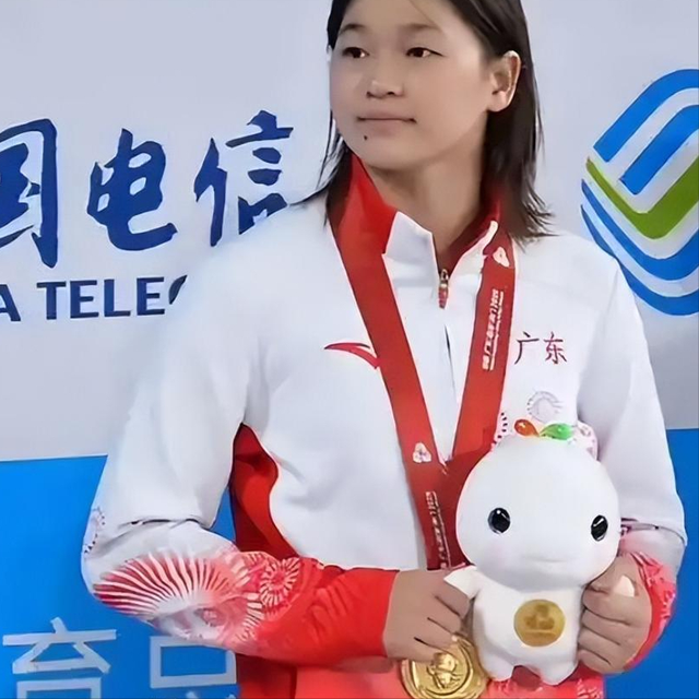 全红婵重返国家队被拍	，全新样貌判若两人，意外透露出她真实处境