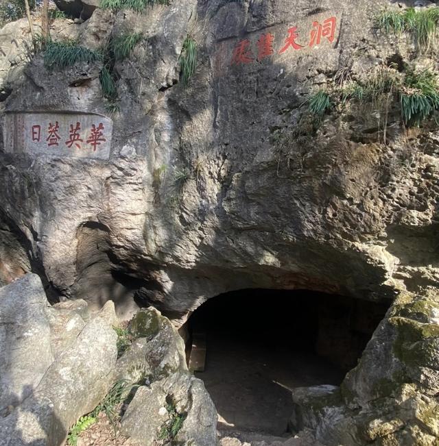 这座长江南岸的佛光之城，藏着安徽最能打的山水