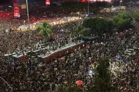 著名女歌手演唱会突发！2人被捕图片