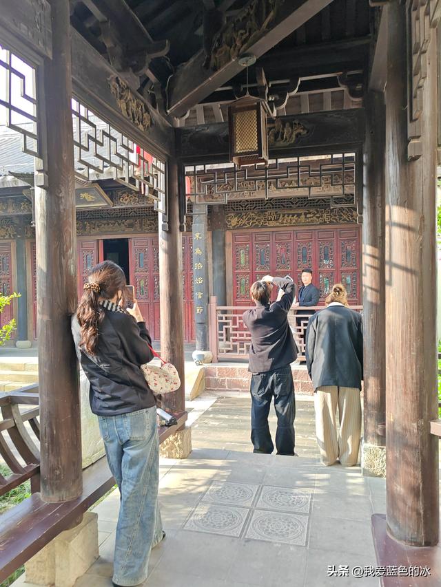 闲逛菏泽市老城曹州。这里的慎思园成了婚纱照的网红天堂了