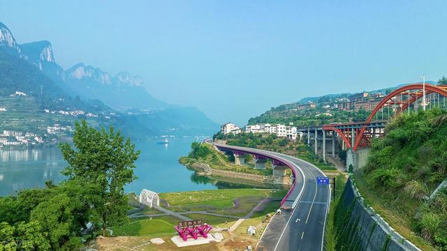 5月中旬-8月夏季自驾，6条景观大道，通行条件佳，沿途风景甚好