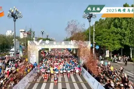 刚刚！2025鹤壁马拉松赛鸣枪开跑图片