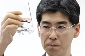 14年前，那个当众喝下核污染水的日本官员，现在还活着吗？图片