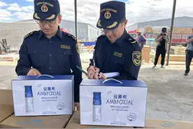 内蒙古乳制品今年首次通过二连浩特口岸出口蒙古国图片