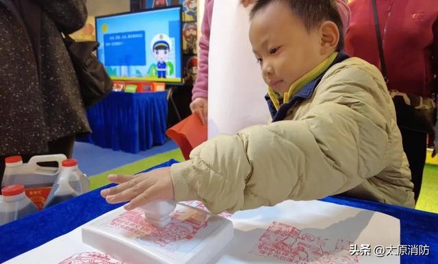 小朋友的消防小镇奇幻游：在玩乐中点亮安全星火