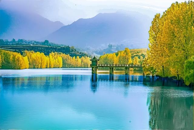 西安市长安区东沟水库秋日如画