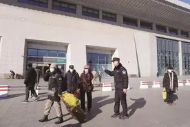 新春走基层丨守护平安回家路，给你触手可及的安全感图片