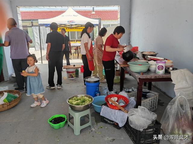 在沽源长梁村吃席