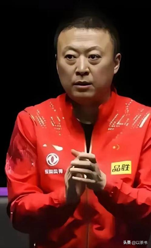 稀罕的男乒聚餐合影：王皓人群中特显眼，邱贻可的脸果然名不虚传