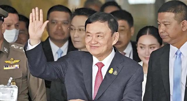 76岁高龄他信被判服刑一年，佩通坦彻底认命，感谢泰王法外开恩