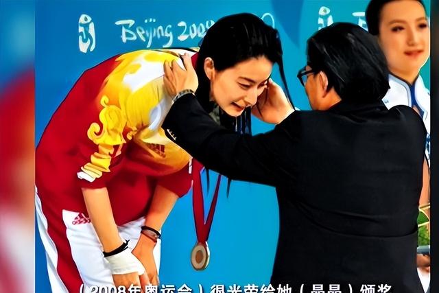 霍启刚没想到，44岁郭晶晶再传喜讯，让霍震霆和香港阔太圈沉默了