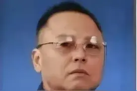 他1988年授衔少将，生前却从未穿过佩戴将军军衔的军服图片