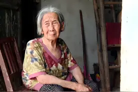 九十多岁的老太太，独自居住在深山里，一个邻居也没有图片