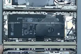 大聪明！杨长顺怕被封深夜拆解华为三折叠，网友被内部做工折服图片