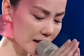 王菲:揽世间温柔，以深情回敬，世界赠予她一场空，又填满真感情图片