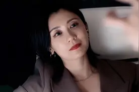 收手吧！49岁贾静雯和小24岁小奶狗演姐弟恋，吻戏被嘲晚节不保图片