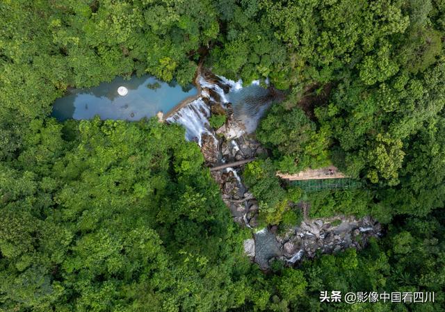 广东信宜：天马山引客来