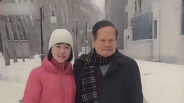 杨振宁告别仪式上，49岁翁帆近照曝光，原来杜致礼亲妹真的没说错