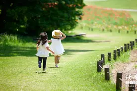 5岁男孩偷吃草莓，店员要求“90元一斤”赔钱，妈妈的做法堪称教科书！图片