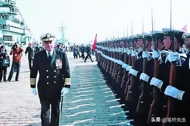 首次访华就不尊重我国？中国当场撤走仪仗队：摆正态度再来吧！