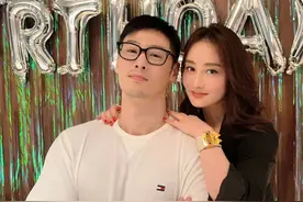 陈德容办50岁生日派对，和帅气肌肉男亲密互动，自曝已在北京定居图片